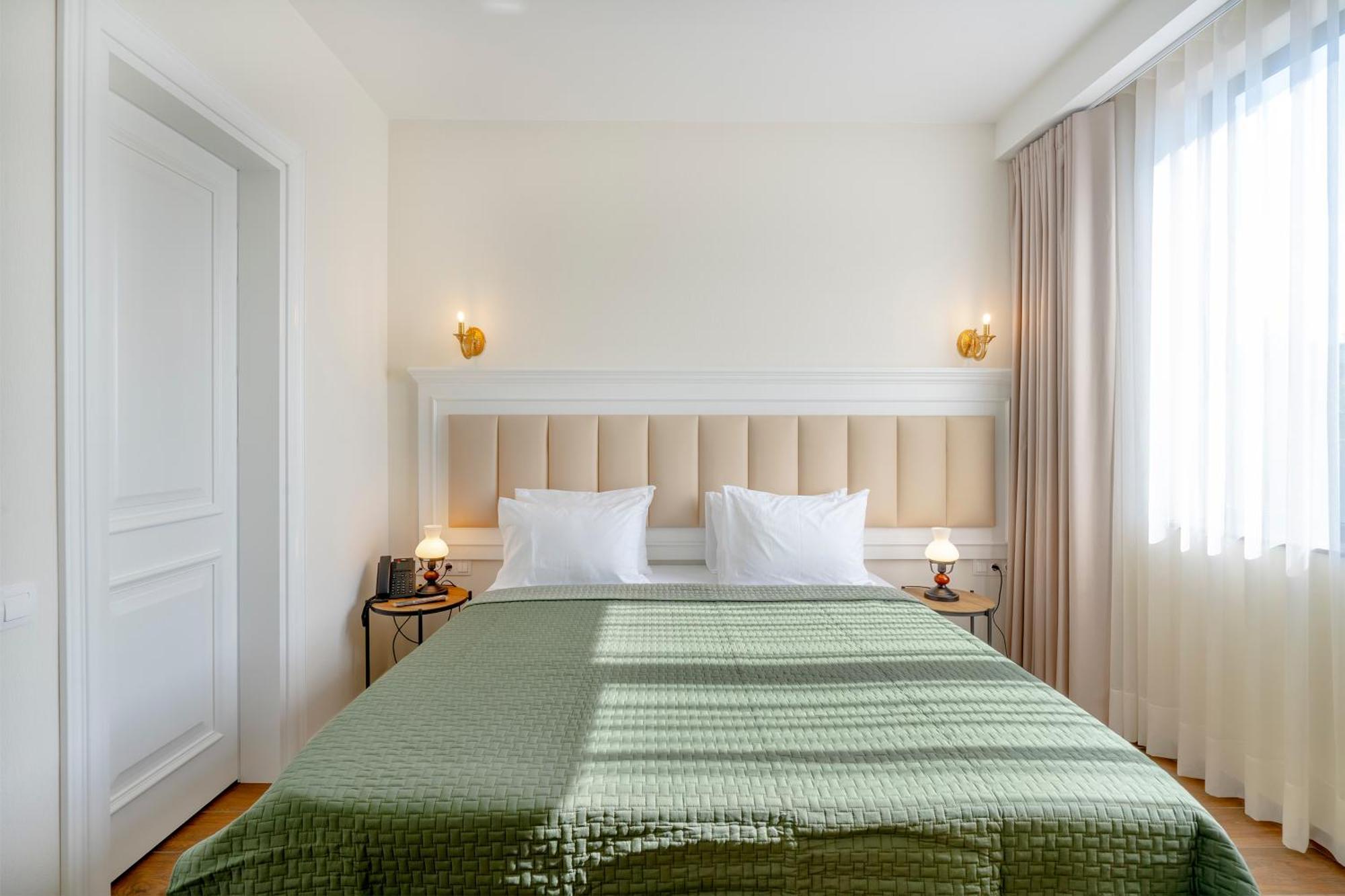 Iris Hotel ティビリシ エクステリア 写真